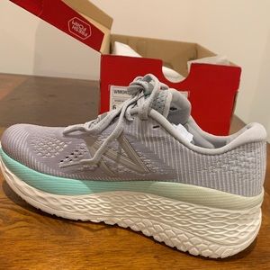 New Balance Fresh Foam More women’s 6 new with box